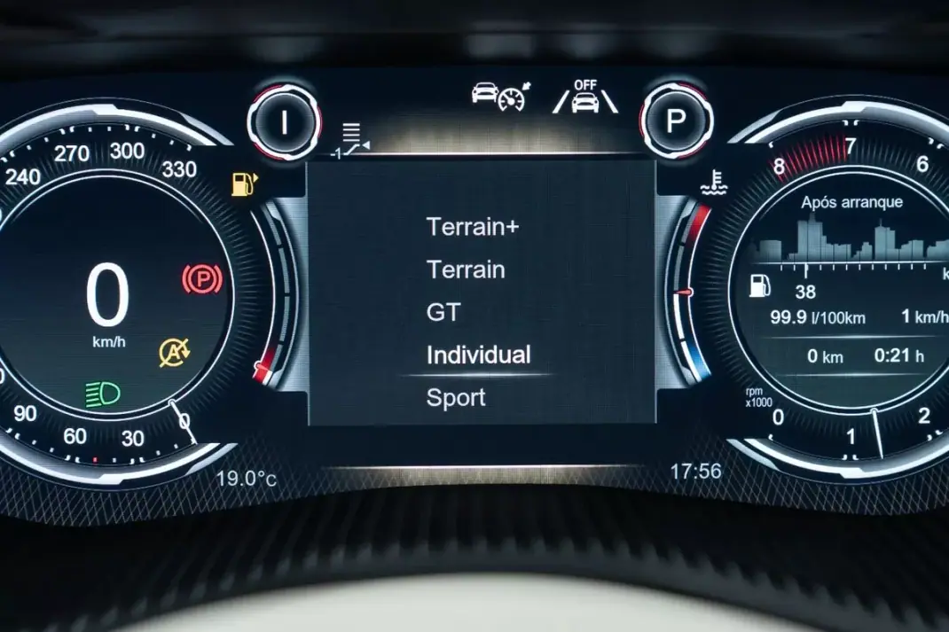 Aston Martin DBX 2020 - 149950 EUR, 55000 km - AUTO.MOTO.pt - 55000km - foto 34 de 53