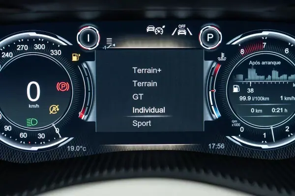 Aston Martin DBX 2020 - 149950 EUR, 55000 km - AUTO.MOTO.pt - 55000km - foto 34 de 53