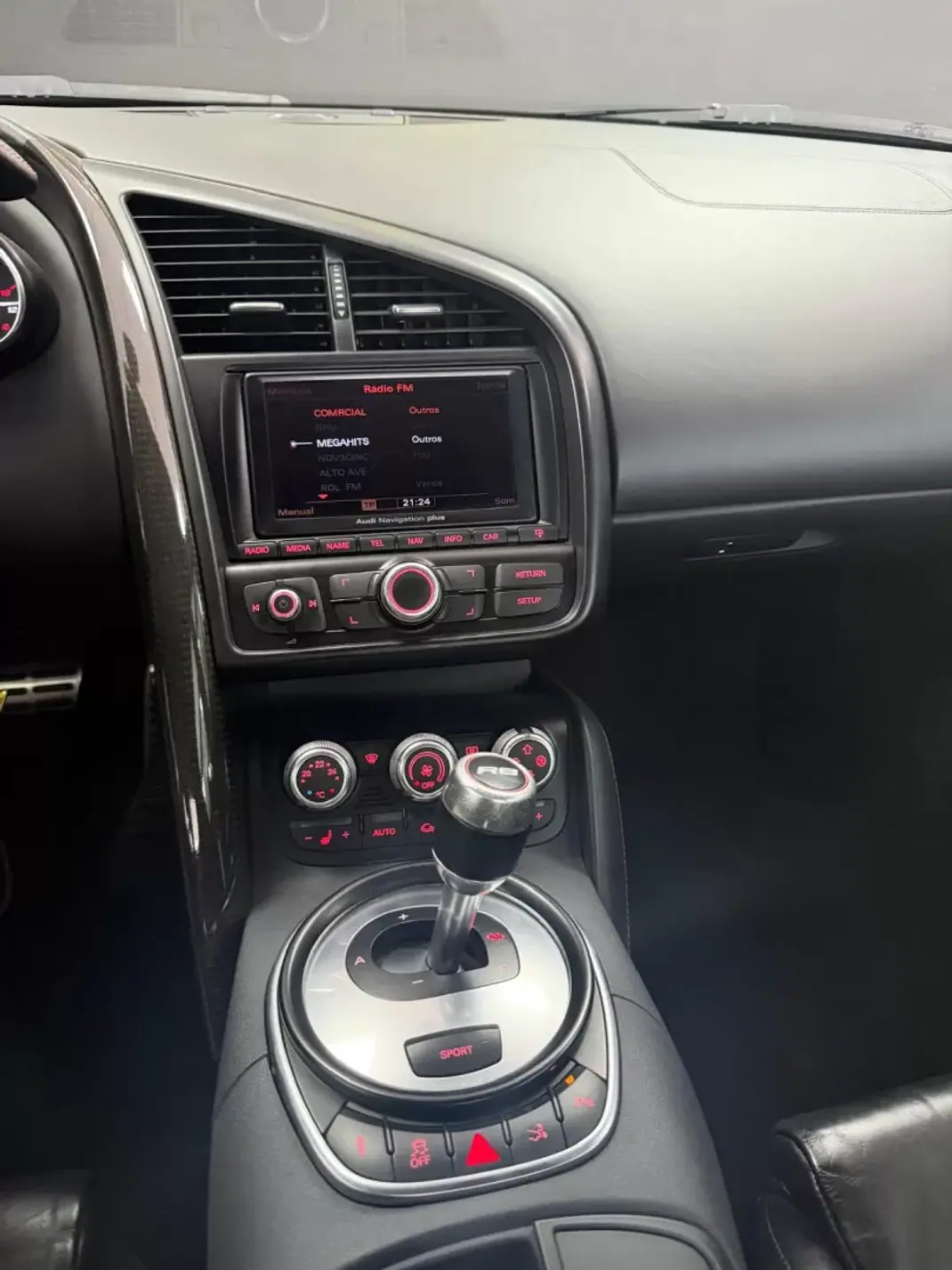 Audi R8 Spyder 2012 - 125000 EUR, 89245 km - 89245km - foto 17 de 44