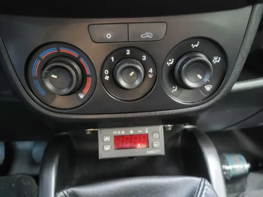 Fiat 2011 - 7250 EUR, 489563 km - AUTO.MOTO.pt - 489563km - foto 9 de 20