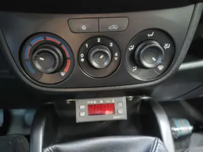 Fiat 2011 - 7250 EUR, 489563 km - AUTO.MOTO.pt - 489563km - foto 9 de 20