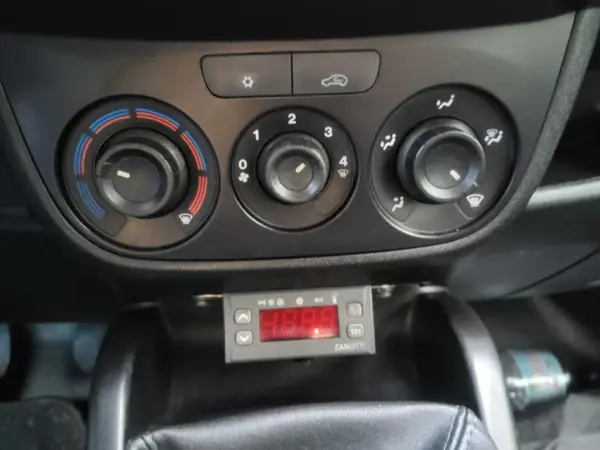 Fiat 2011 - 7250 EUR, 489563 km - AUTO.MOTO.pt - 489563km - foto 9 de 20