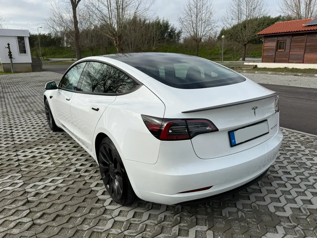 Tesla Model 3 2022 - 33500 EUR, 70000 km - AUTO.MOTO.pt - 70000km - foto 20 de 30