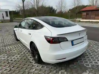 Tesla Model 3 2022 - 33500 EUR, 70000 km - AUTO.MOTO.pt - 70000km - foto 20 de 30
