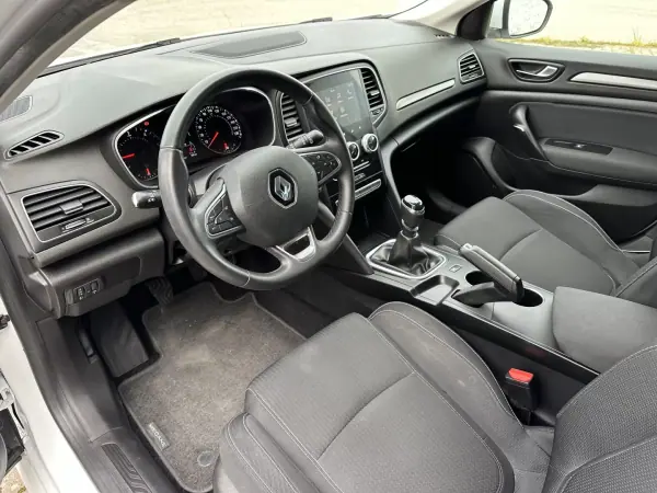 Renault Mégane Sport Tourer 2022 - 18990 EUR, 143000 km - AUTO.MOTO.pt - 143000km - foto 11 de 18
