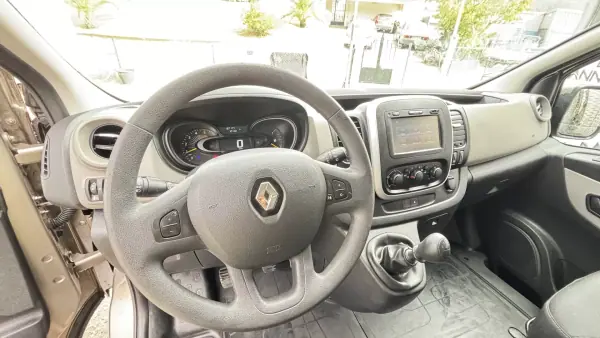 Renault Trafic 2017 - 18490 EUR, 187000 km - AUTO.MOTO.pt - 187000km - foto 12 de 15