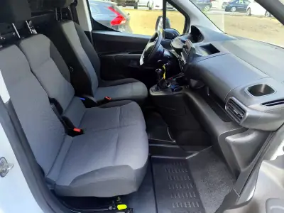 Peugeot Partner 1.6 HDI , 3 Lug. , Iva Dedutivel 2019 - 12480 EUR, 130000 km - AUTO.MOTO.pt - 130000km - foto 6 de 23