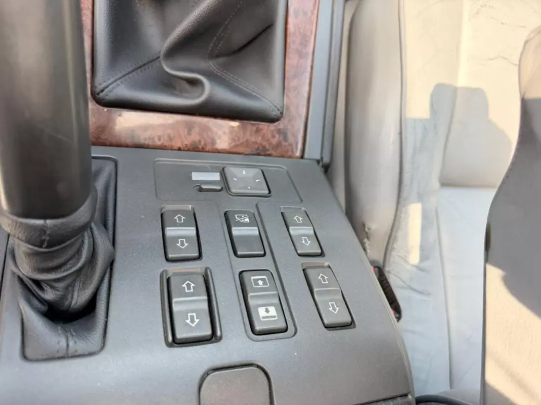 Land Rover Range Rover 1997 - 8900 EUR, 283000 km - AUTO.MOTO.pt - 283000km - foto 11 de 12