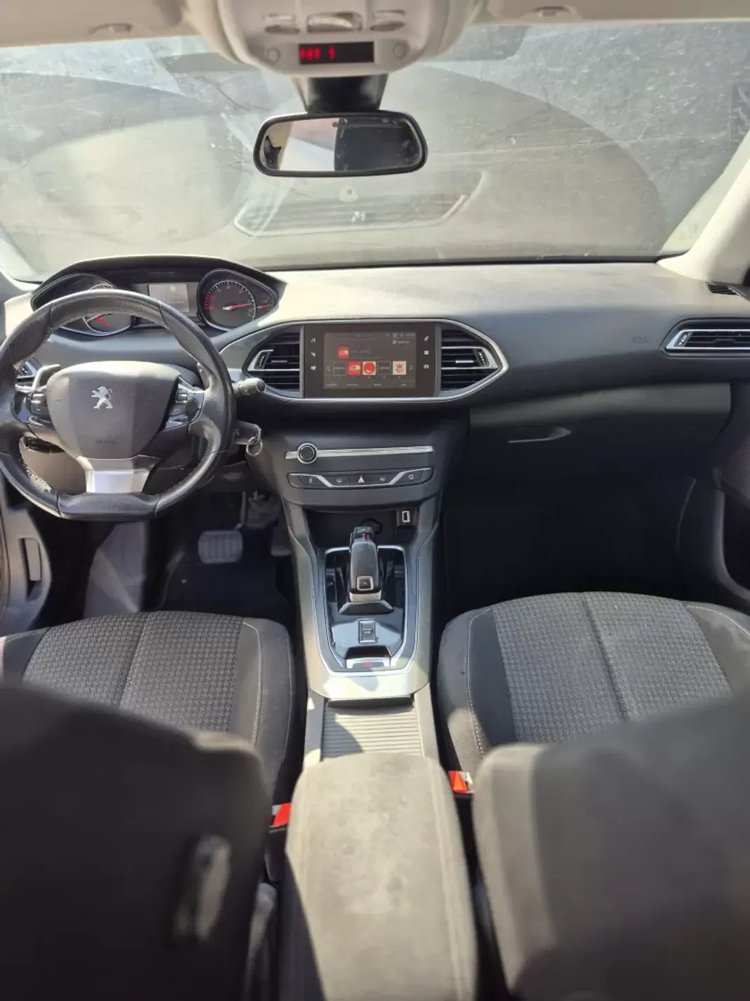 Peugeot 308 SW 2018 - 10500 EUR, 261000 km - 261000km - foto 9 de 38