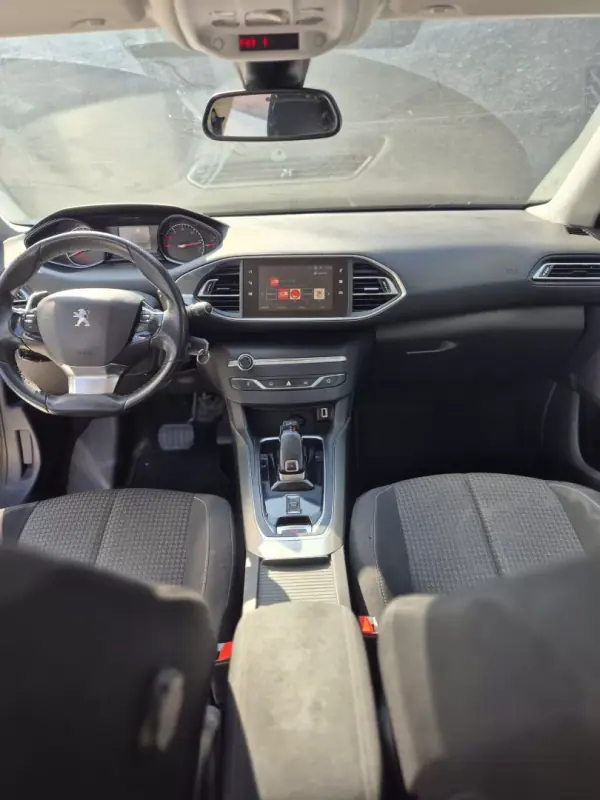 Peugeot 308 SW 2018 - 10500 EUR, 261000 km - 261000km - foto 9 de 38