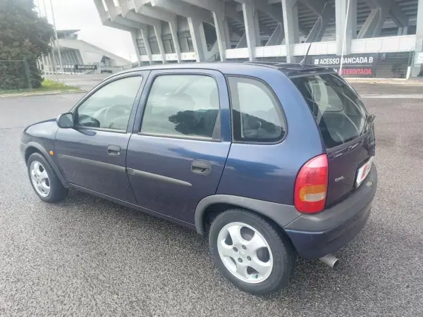 Opel Corsa 2000 - 2490 EUR, 137682 km - AUTO.MOTO.pt - 137682km - foto 4 de 27