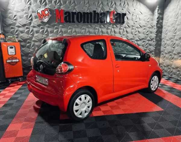 Toyota Aygo 2009 - 4990 EUR, 101120 km - AUTO.MOTO.pt - 101120km - foto 11 de 21