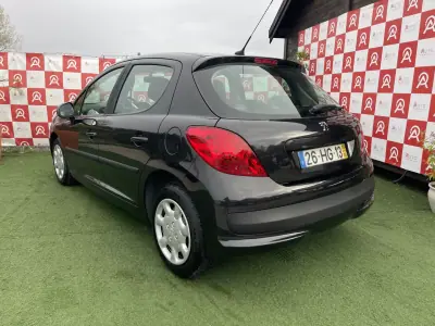 Peugeot 207 2009 - 5990 EUR, 180168 km - AUTO.MOTO.pt - 180168km - foto 4 de 17