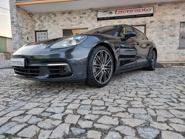 Porsche Panamera Sport Turismo 2018 - 84990 EUR, 147000 km - AUTO.MOTO.pt - 147000km - foto 24 de 50