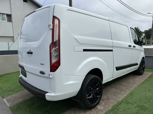 Ford Transit 2020 - 16900 EUR, 200000 km - AUTO.MOTO.pt - 200000km - foto 4 de 37