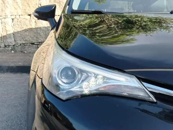 Toyota Avensis Touring Sports 2015 - 15490 EUR, 118500 km - AUTO.MOTO.pt - 118500km - foto 3 de 18