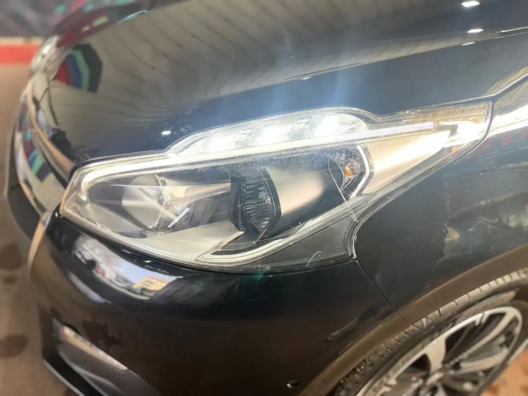 Peugeot 208 2018 - 8899 EUR, 106000 km - AUTO.MOTO.pt - 106000km - foto 17 de 42