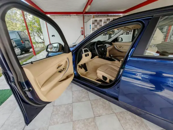 BMW 318 2019 - 22990 EUR, 82000 km - AUTO.MOTO.pt - 82000km - foto 8 de 11