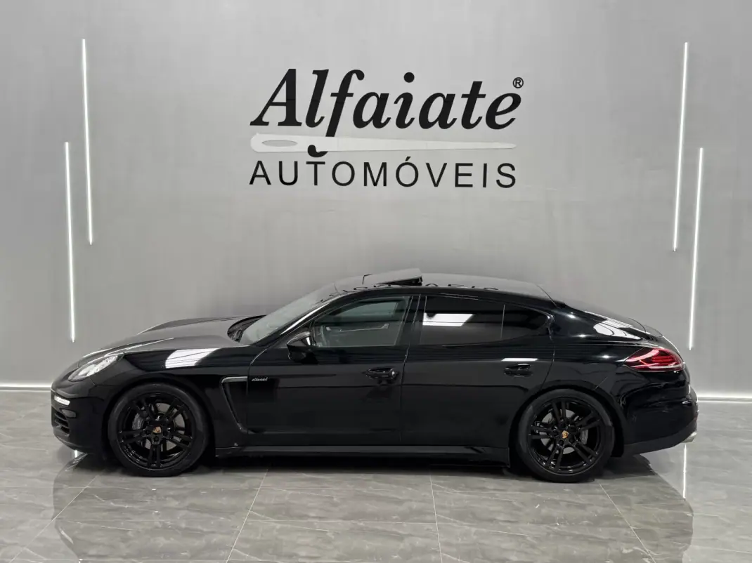 Porsche Panamera 2015 - 33990 EUR, 247000 km - AUTO.MOTO.pt - 247000km - foto 18 de 44