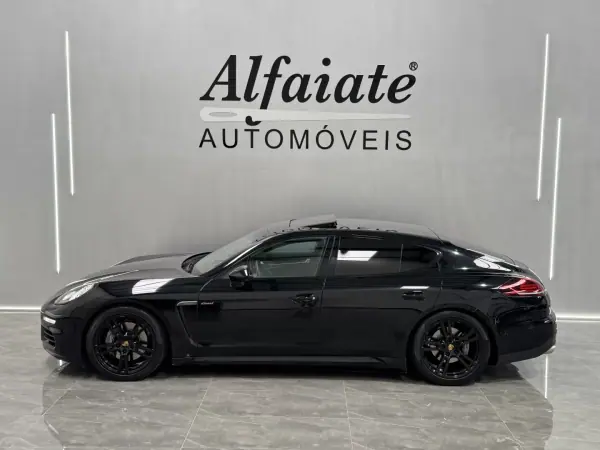 Porsche Panamera 2015 - 33990 EUR, 247000 km - AUTO.MOTO.pt - 247000km - foto 18 de 44