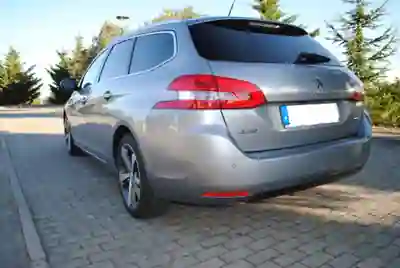 Peugeot 308 SW 2015 — foto 3 de 12