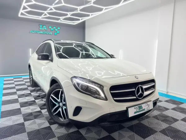 Mercedes-Benz GLA 200 2014 - 14000 EUR, 265000 km - AUTO.MOTO.pt - 265000km - foto 4 de 20