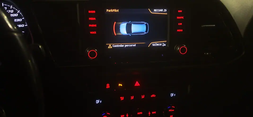 SEAT Leon ST 2015 - 7250 EUR, 220000 km - AUTO.MOTO.pt - 220000km - foto 3 de 15