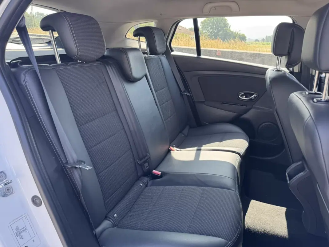 Renault Mégane Sport Tourer 2014 - 8990 EUR, 234000 km - 234000km - foto 31 de 32