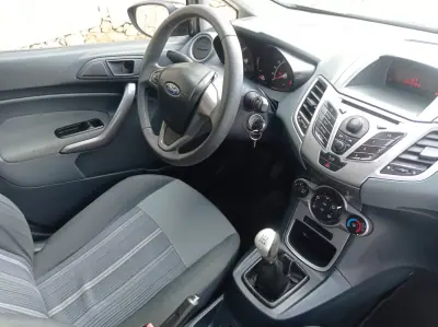 Ford Fiesta 2010 - 6490 EUR, 193000 km - AUTO.MOTO.pt - 193000km - foto 7 de 11