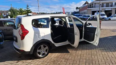 Dacia Lodgy 2021 - 15900 EUR, 130712 km - AUTO.MOTO.pt - 130712km - foto 7 de 32