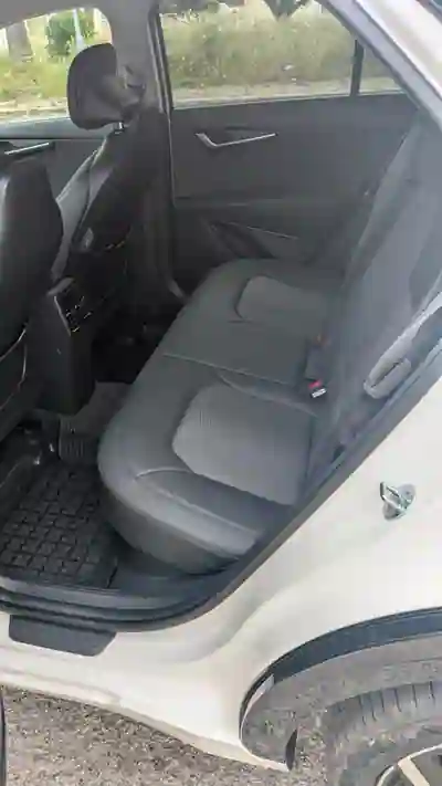 Kia Niro 2024 - 27590 EUR, 20000 km - AUTO.MOTO.pt - 20000km - foto 10 de 12