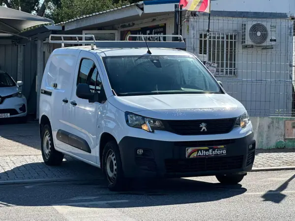 Peugeot Partner 2019 - 13900 EUR, 180422 km - AUTO.MOTO.pt - 180422km - foto 9 de 28