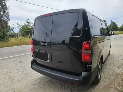 Citroën Jumpy 2017 - 13500 EUR, 245000 km - AUTO.MOTO.pt - 245000km - foto 4 de 11
