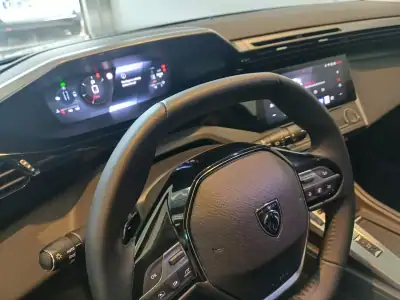 Peugeot 308 SW 2025 - 29750 EUR, 5900 km - AUTO.MOTO.pt - 5900km - foto 11 de 26