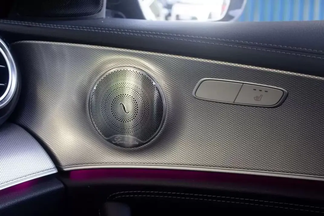 Mercedes-Benz E 300 2019 - 29900 EUR, 168000 km - AUTO.MOTO.pt - 168000km - foto 19 de 22