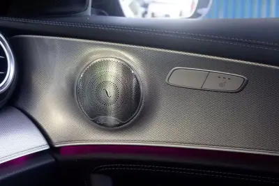Mercedes-Benz E 300 2019 - 29900 EUR, 168000 km - AUTO.MOTO.pt - 168000km - foto 19 de 22