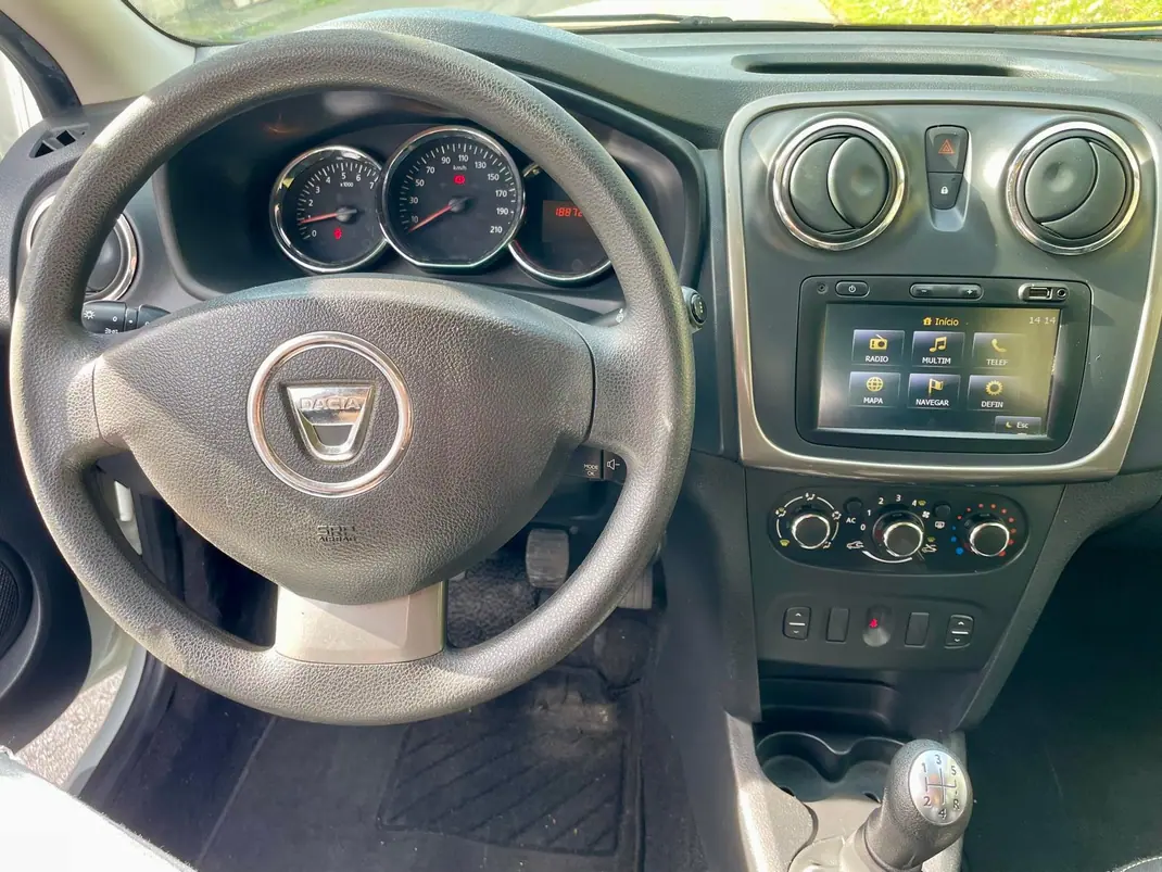 Dacia Sandero 2013 - 7490 EUR, 189000 km - AUTO.MOTO.pt - 189000km - foto 4 de 13