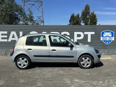 Renault Clio 2002 - 2750 EUR, 240000 km - AUTO.MOTO.pt - 240000km - foto 5 de 25
