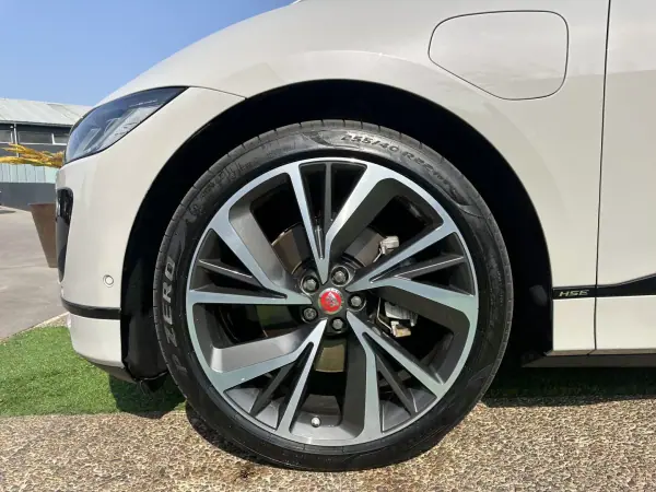 Jaguar I-Pace 2018 - 27900 EUR, 113000 km - AUTO.MOTO.pt - 113000km - foto 20 de 59