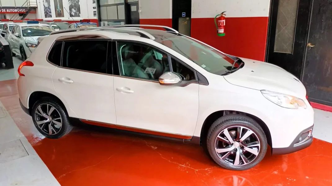 Peugeot 2008 2015 - 11490 EUR, 92490 km - AUTO.MOTO.pt - 92490km - foto 4 de 72
