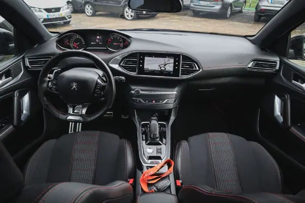 Peugeot 308 SW 2018 - 12350 EUR, 79660 km - AUTO.MOTO.pt - 79660km - foto 5 de 27
