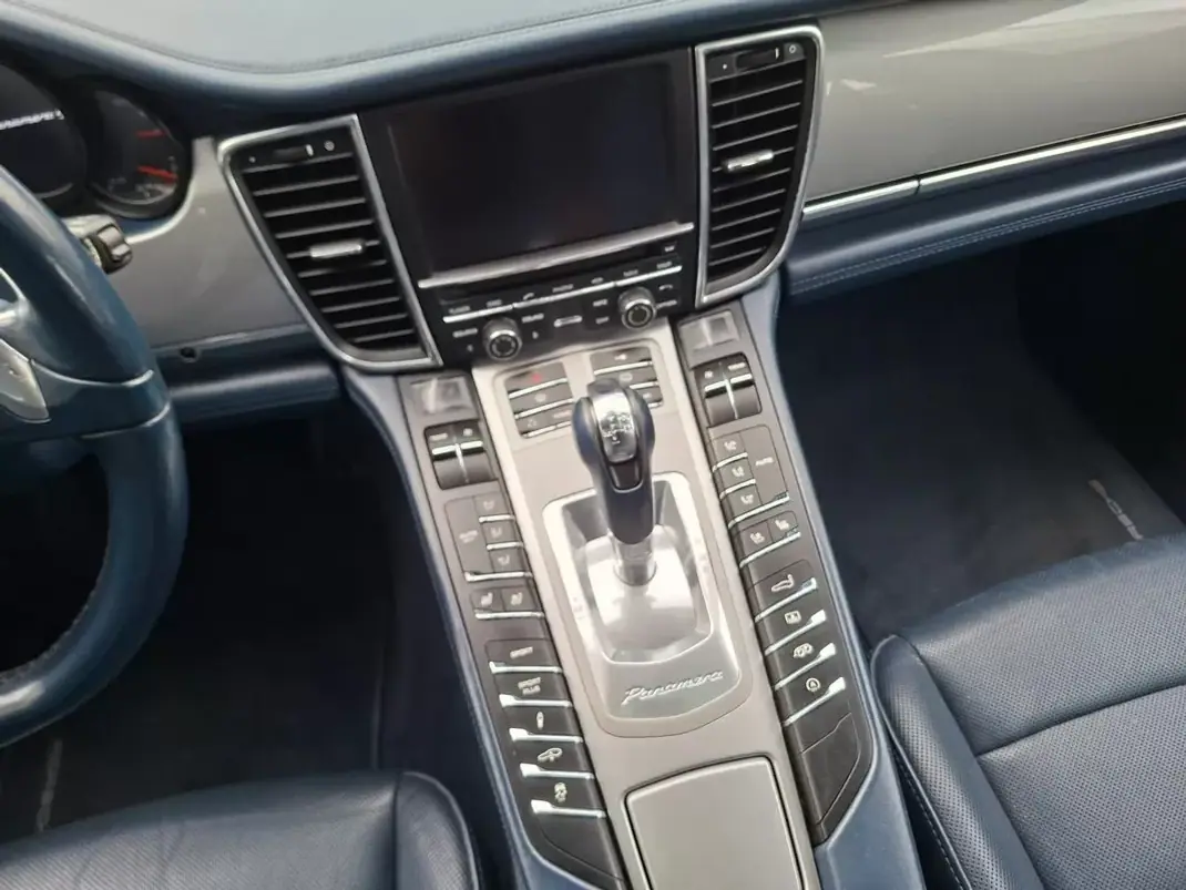 Porsche Panamera 2011 - 47900 EUR, 133621 km - 133621km - foto 31 de 36