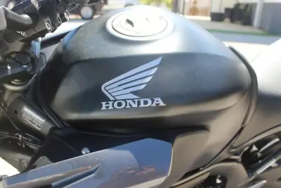 Honda CBR1000RR ABS 2018 - 6400 EUR, 26900 km - AUTO.MOTO.pt - 26900km - foto 16 de 34