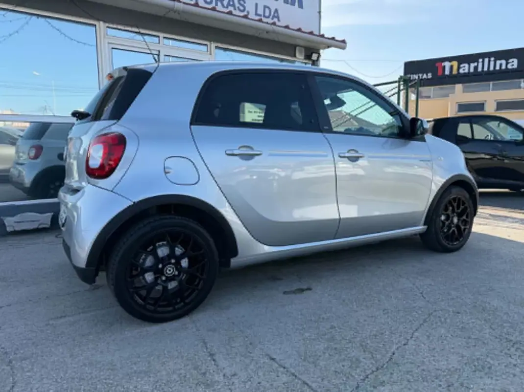 Smart ForFour 2018 - 12890 EUR, 75000 km - AUTO.MOTO.pt - 75000km - foto 3 de 12