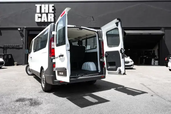 Renault Trafic 2016 - 21900 EUR, 152992 km - AUTO.MOTO.pt - 152992km - foto 9 de 16