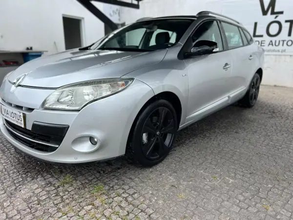 Renault Mégane Break 2012 - 4500 EUR, 299771 km - AUTO.MOTO.pt - 299771km - foto 4 de 11
