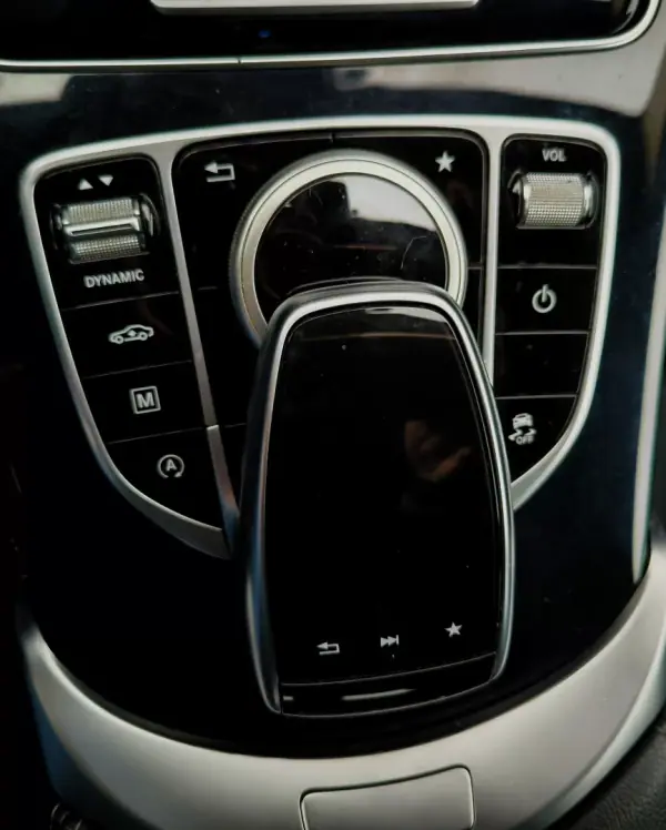 Mercedes-Benz GLC 250 2019 - 31950 EUR, 169900 km - AUTO.MOTO.pt - 169900km - foto 32 de 36