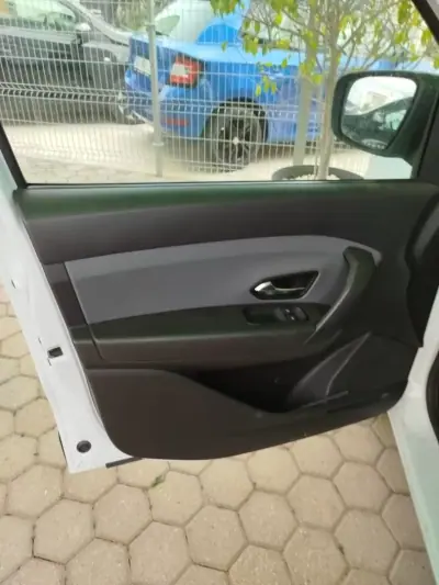 Renault EXPRESS 1.5 DCI BLUE 95 CONFORT 2021 - 14900 EUR, 77183 km - AUTO.MOTO.pt - 77183km - foto 8 de 11