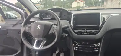 Peugeot 2008 2015 - 10750 EUR, 51000 km - 51000km - foto 8 de 26