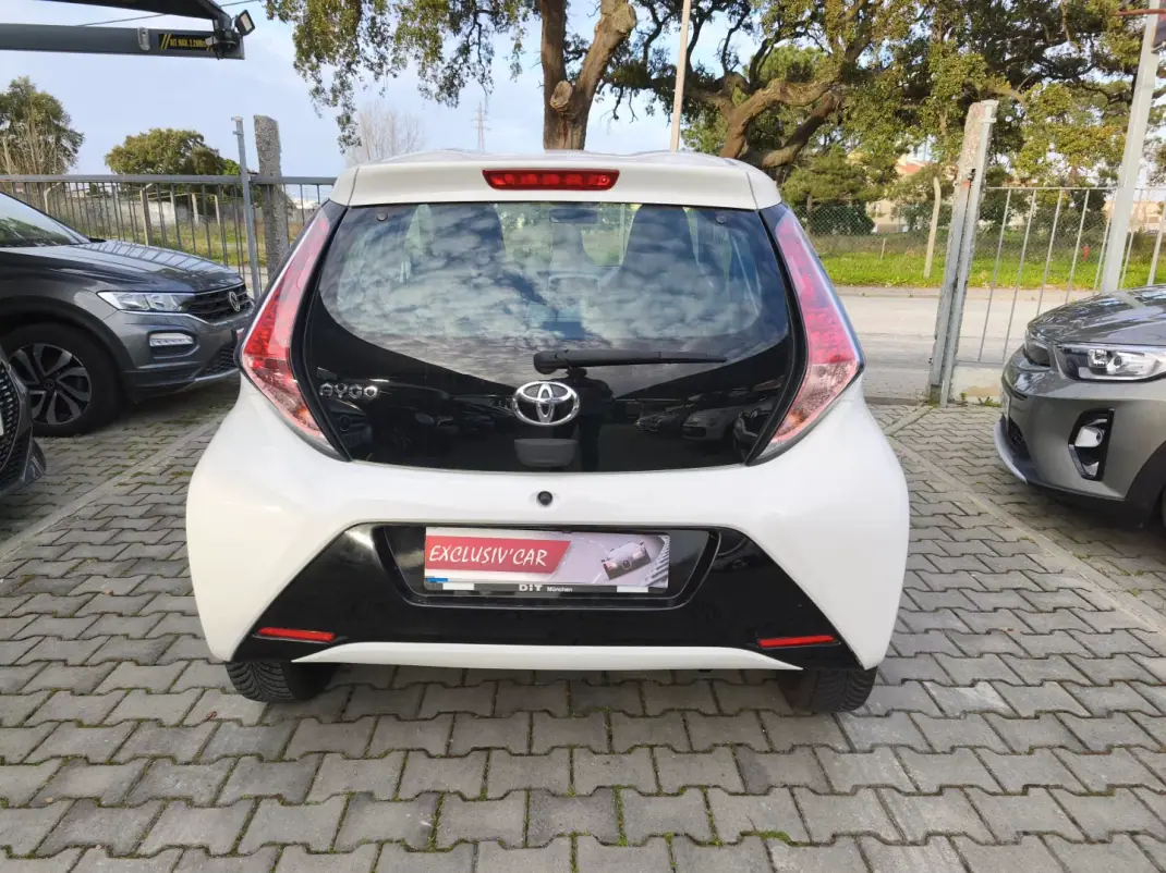Toyota Aygo 2018 - 10900 EUR, 101000 km - AUTO.MOTO.pt - 101000km - foto 4 de 11